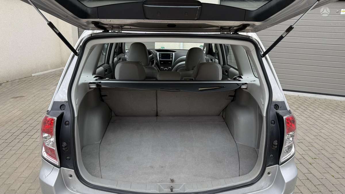 Subaru Forester, 2.0 l., off-road / crossover