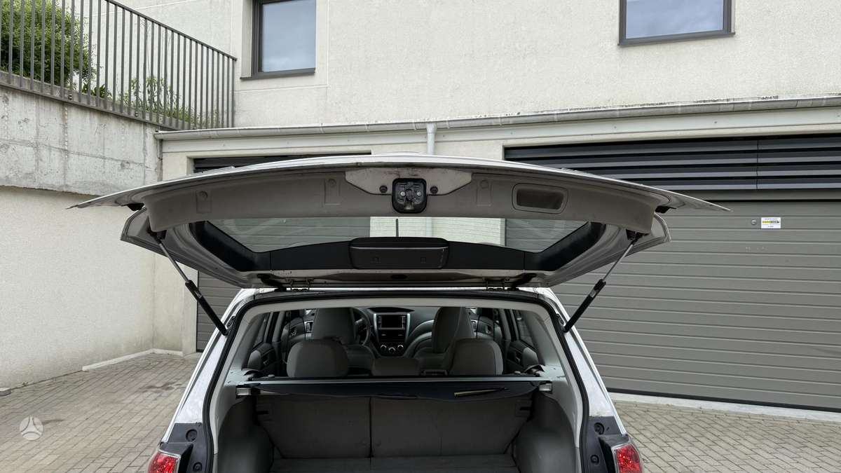 Subaru Forester, 2.0 l., off-road / crossover