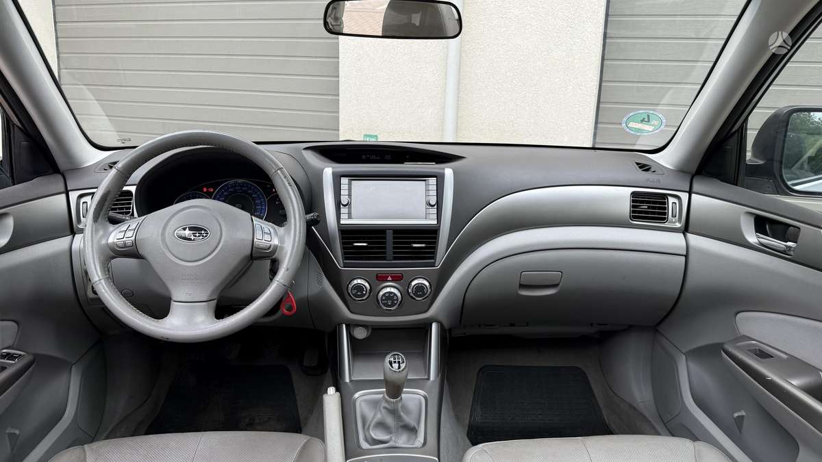 Subaru Forester, 2.0 l., off-road / crossover