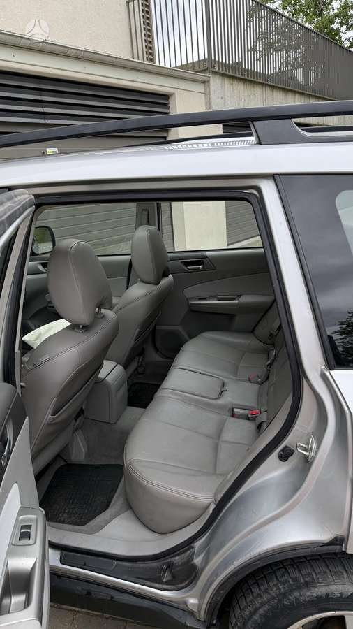 Subaru Forester, 2.0 l., off-road / crossover