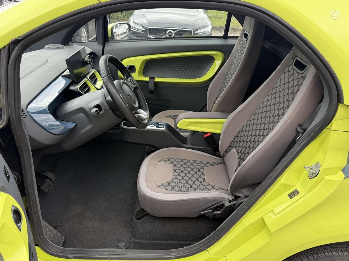 XEV YOYO, hatchback
