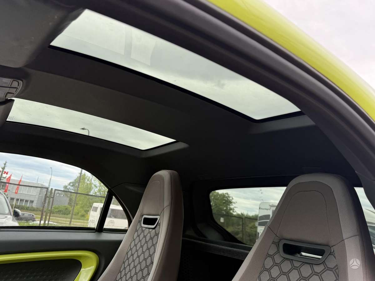 XEV YOYO, hatchback