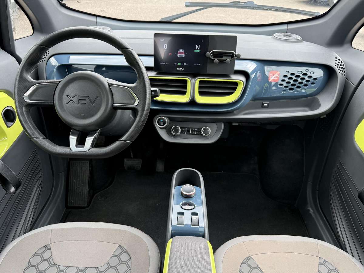 XEV YOYO, hatchback