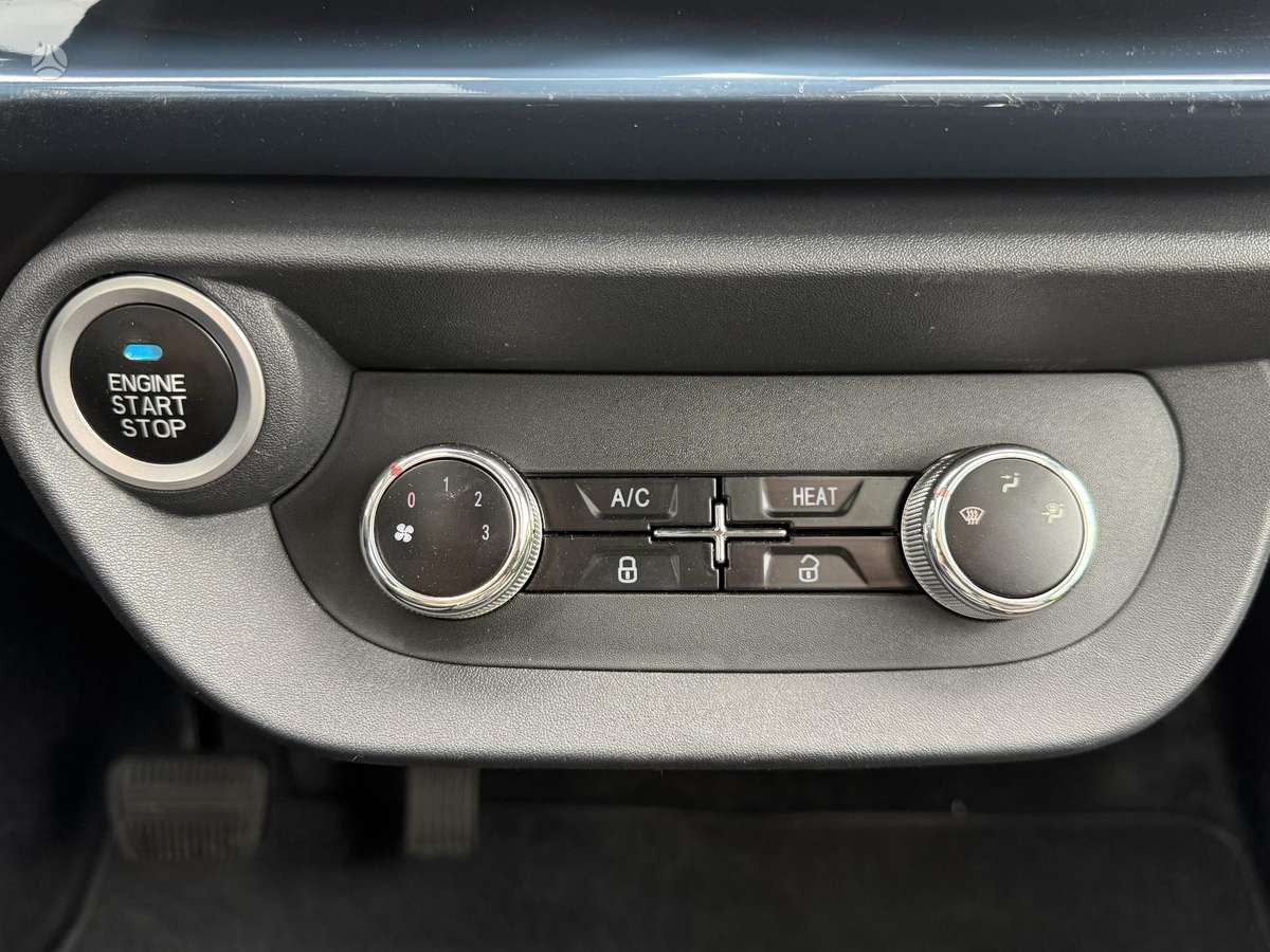 XEV YOYO, hatchback