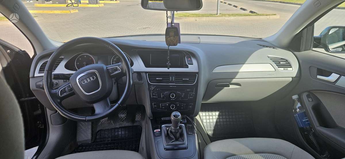 Audi A4, 2.0 l., saloon / sedan
