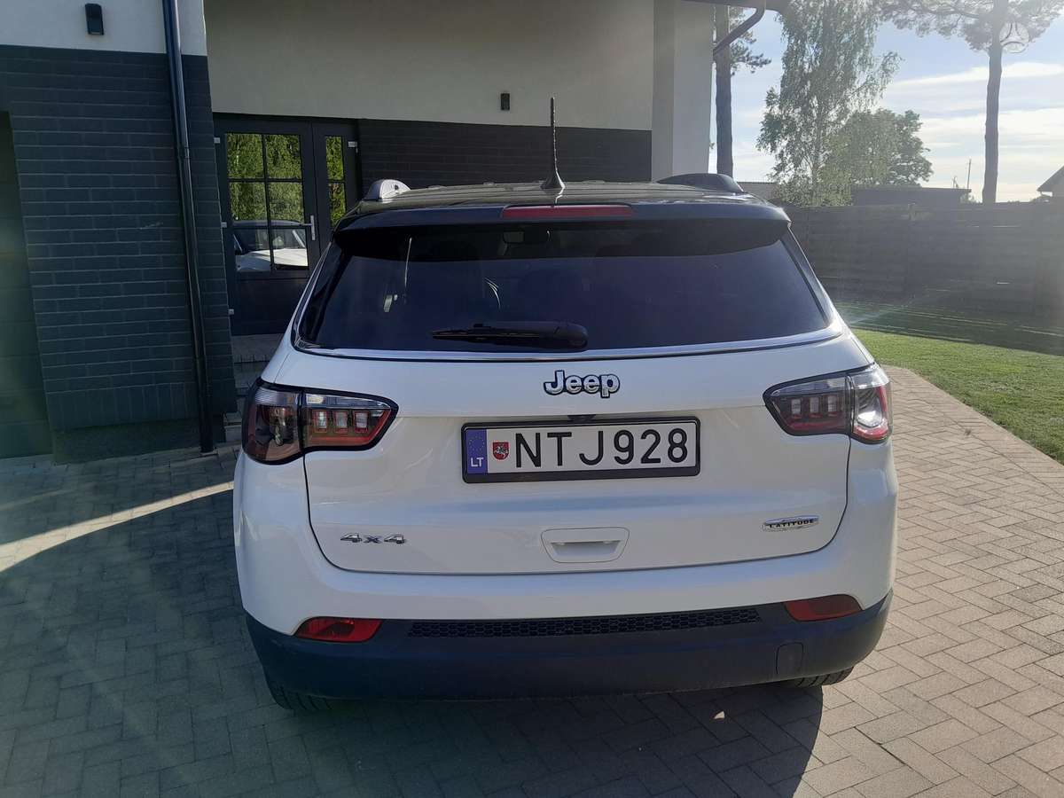 Jeep Compass, 2.4 l., off-road / crossover
