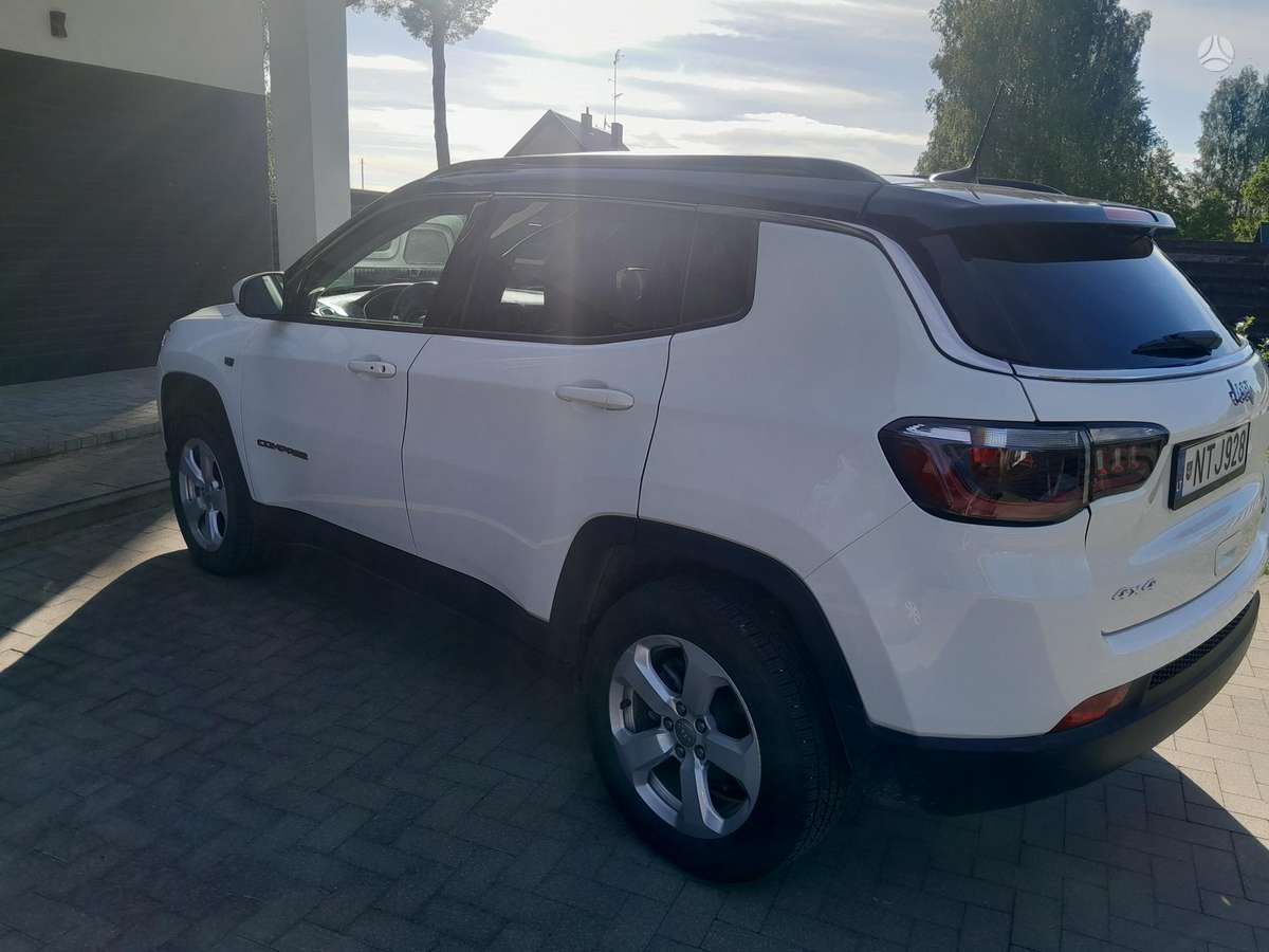 Jeep Compass, 2.4 l., off-road / crossover