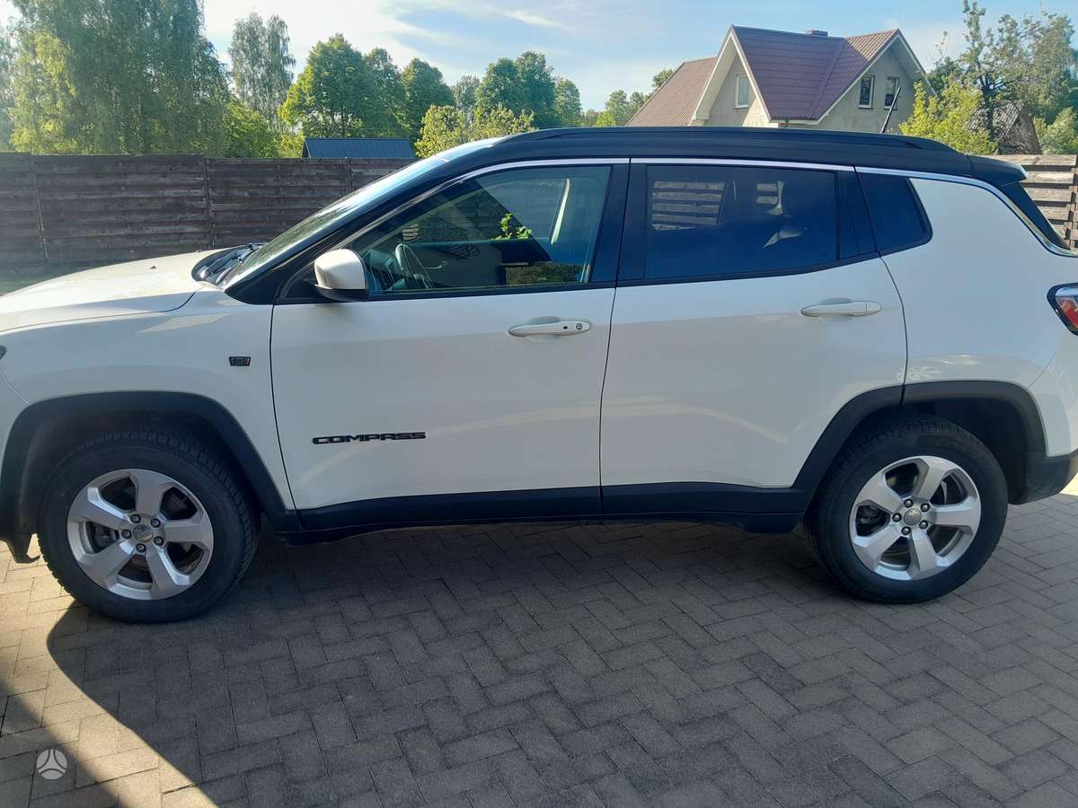 Jeep Compass, 2.4 l., off-road / crossover