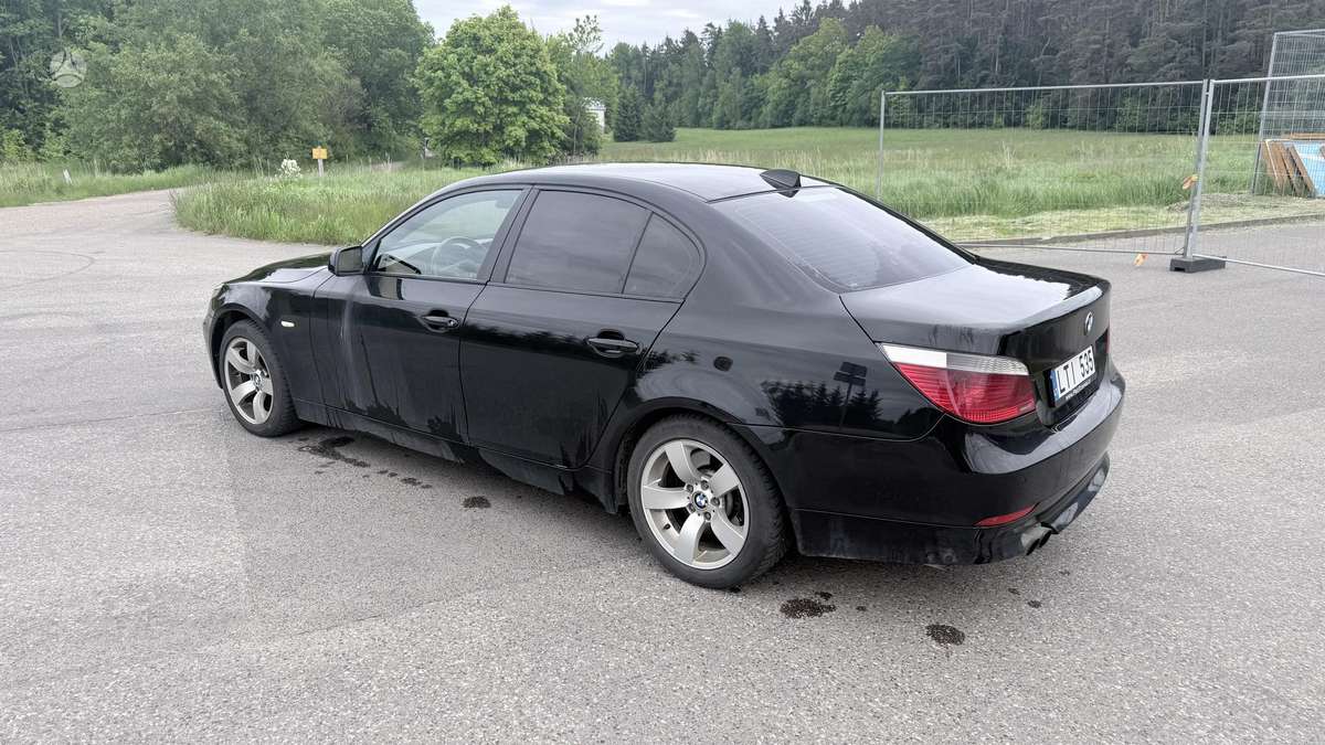 BMW 535, saloon / sedan