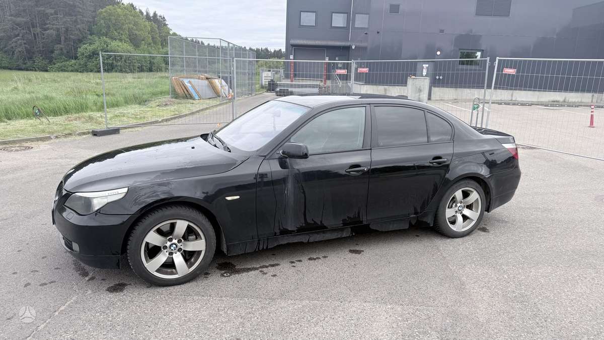 BMW 535, Седан