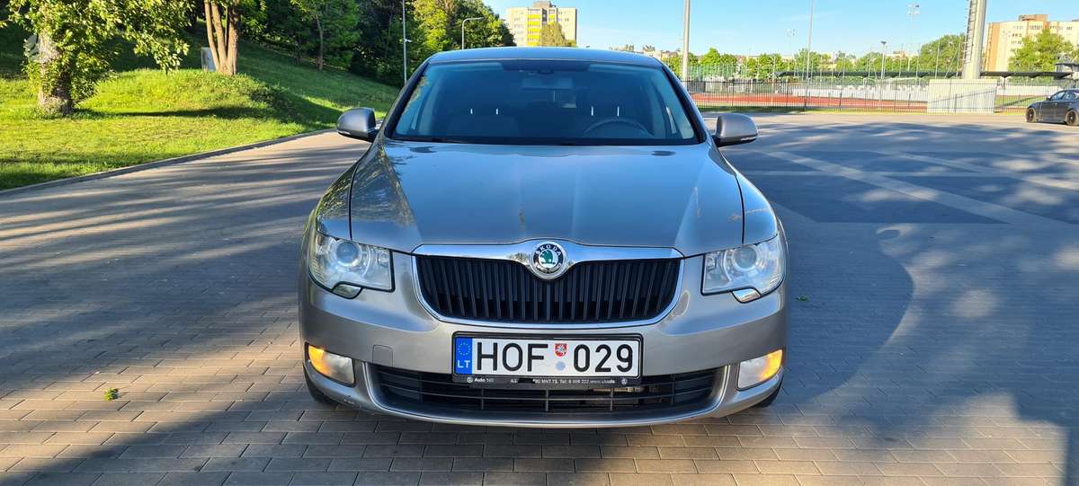 Skoda Superb, 2.0 l., Седан