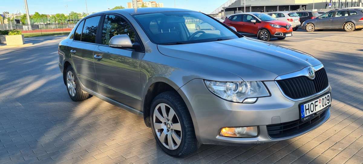 Skoda Superb, 2.0 l., Седан