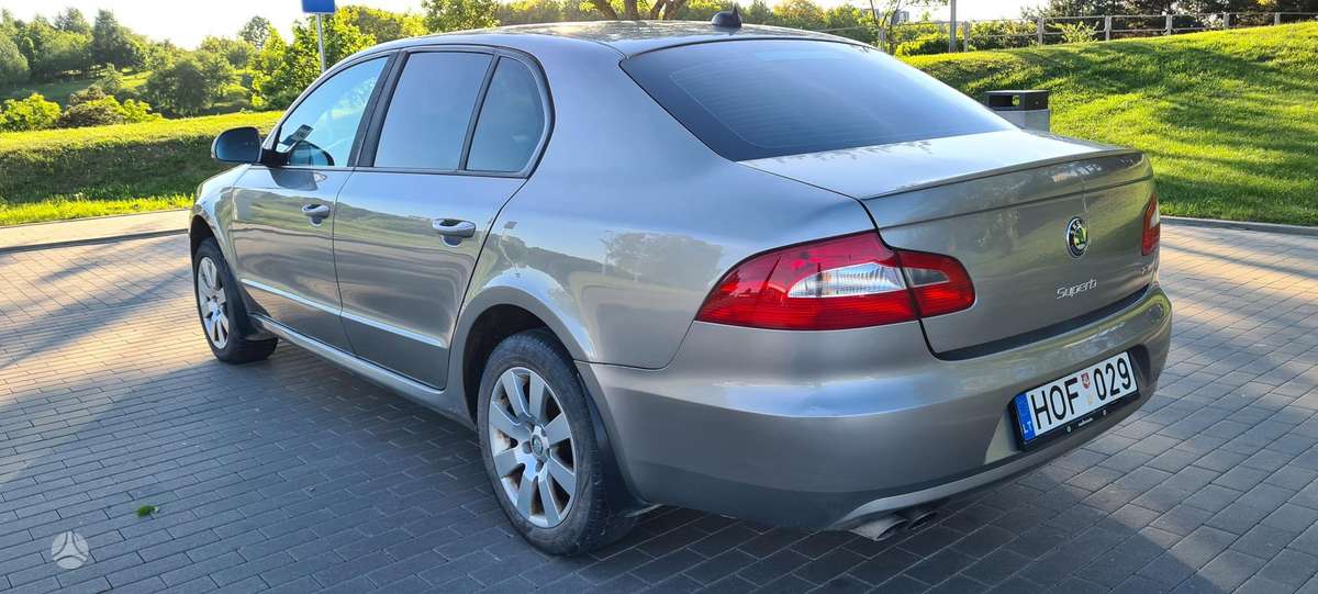Skoda Superb, 2.0 l., Седан