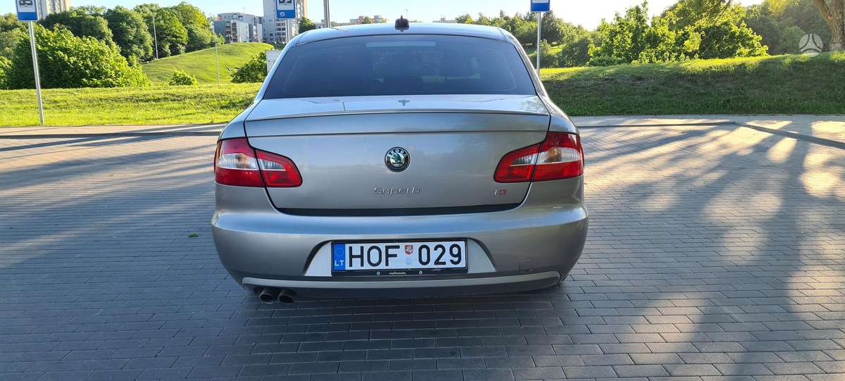 Skoda Superb, 2.0 l., Седан