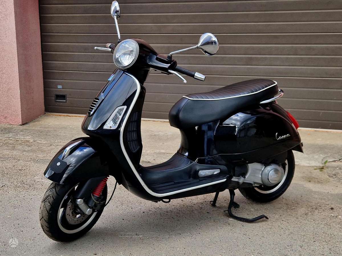 Piaggio Vespa 300cc, scooters / mopeds