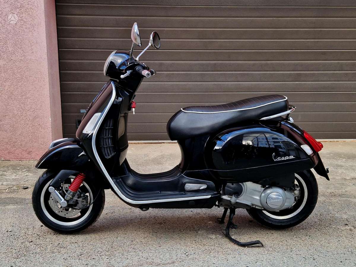 Piaggio Vespa 300cc, scooters / mopeds