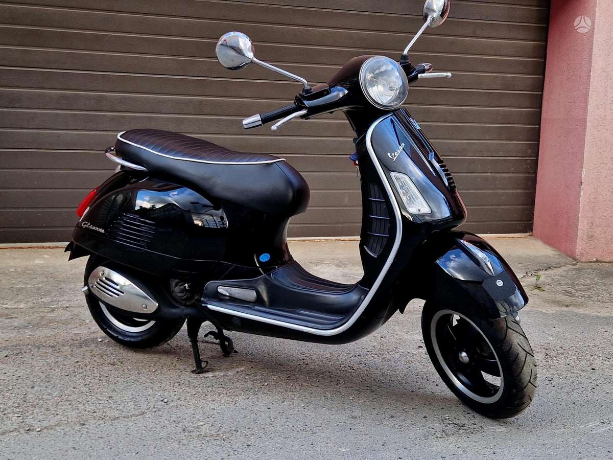 Piaggio Vespa 300cc, scooters / mopeds