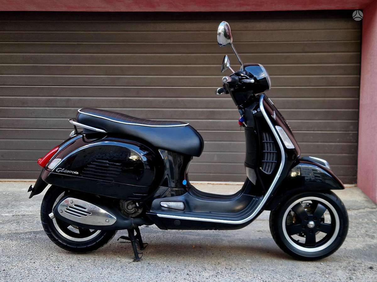Piaggio Vespa 300cc, scooters / mopeds