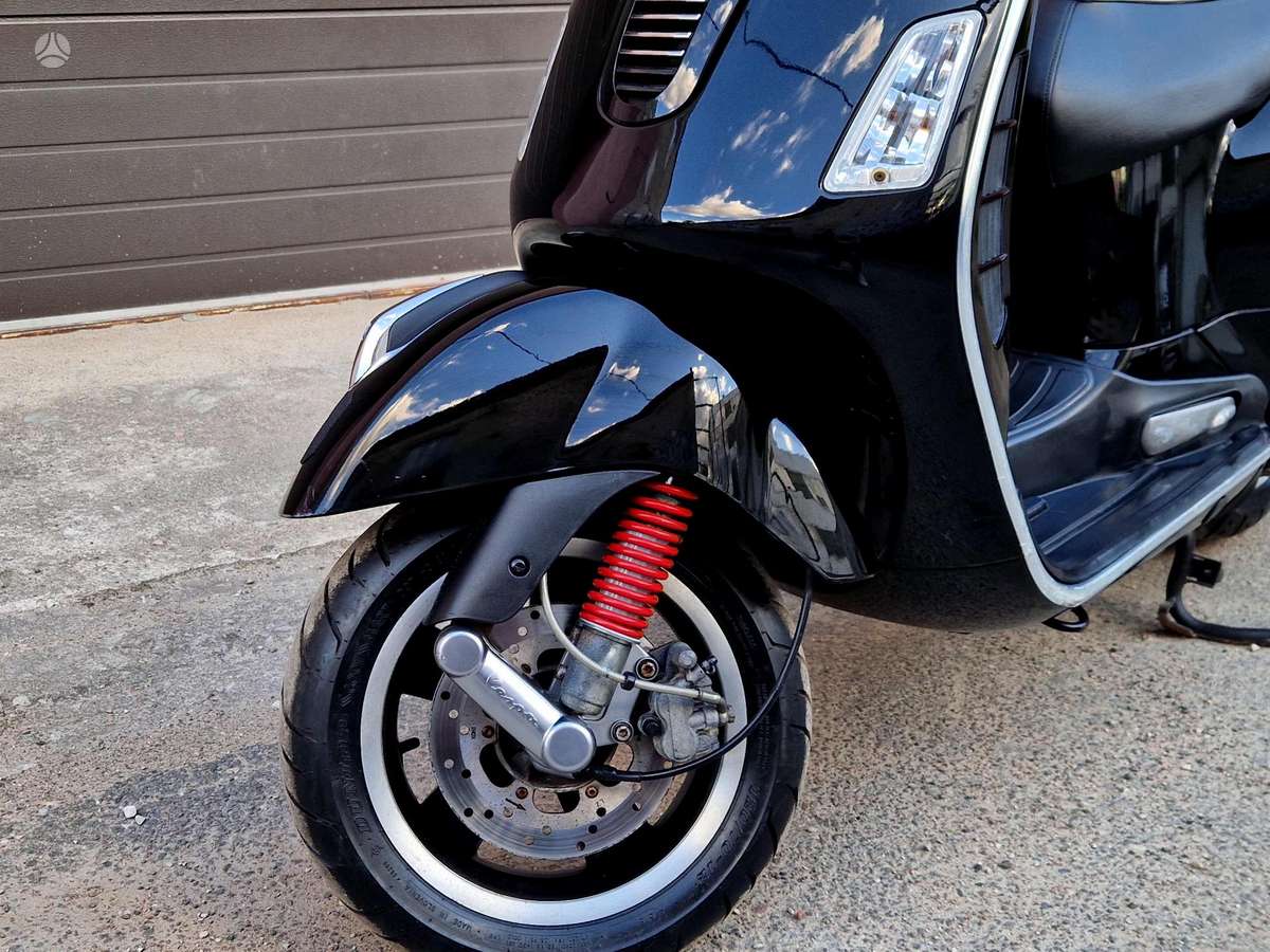 Piaggio Vespa 300cc, scooters / mopeds
