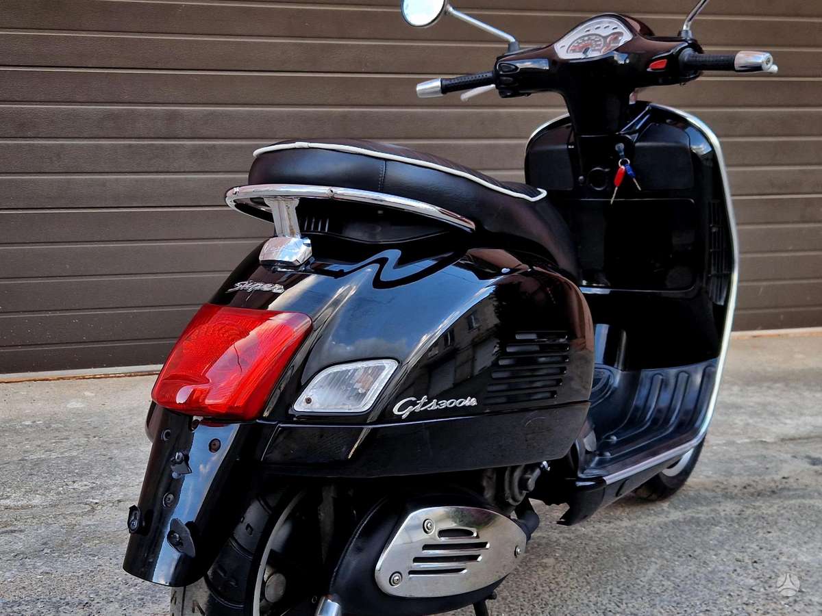 Piaggio Vespa 300cc, scooters / mopeds