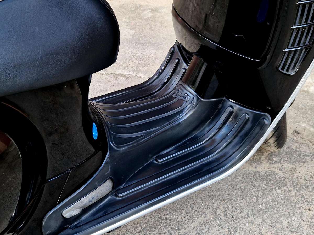 Piaggio Vespa 300cc, scooters / mopeds