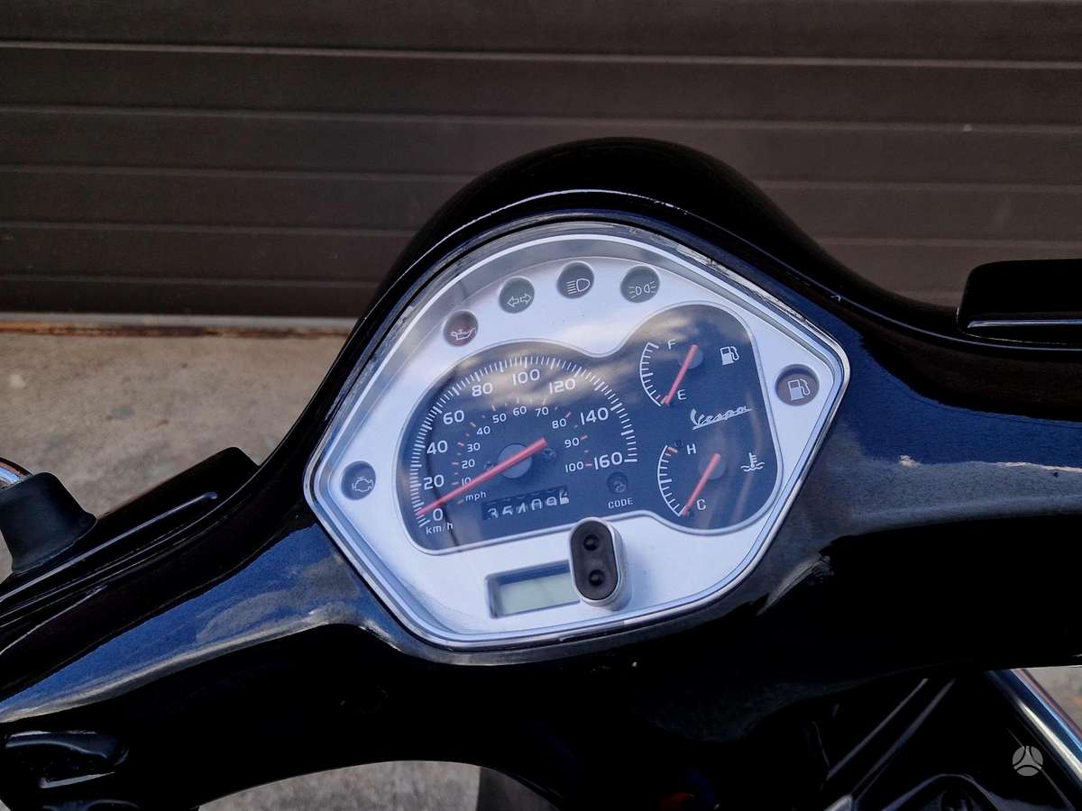 Piaggio Vespa 300cc, scooters / mopeds