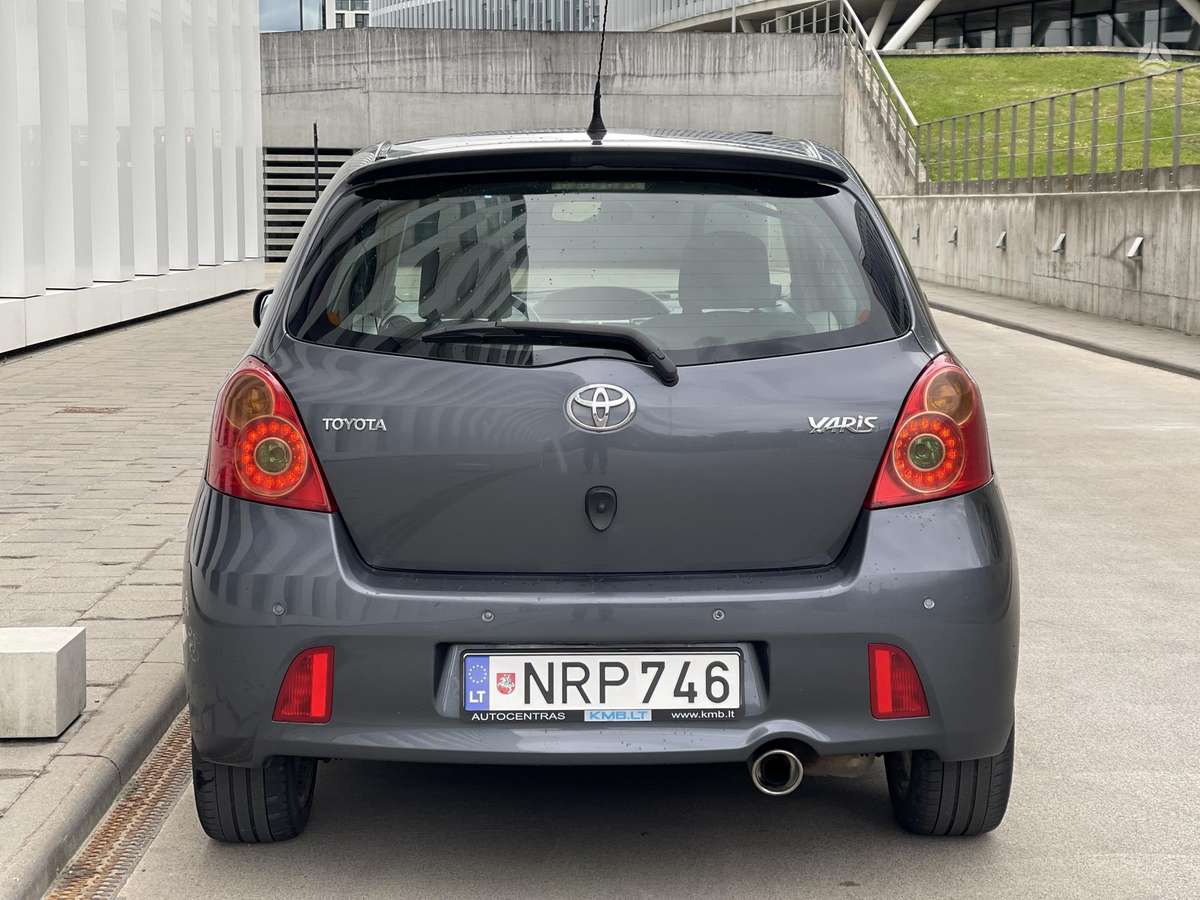 Toyota Yaris - 4