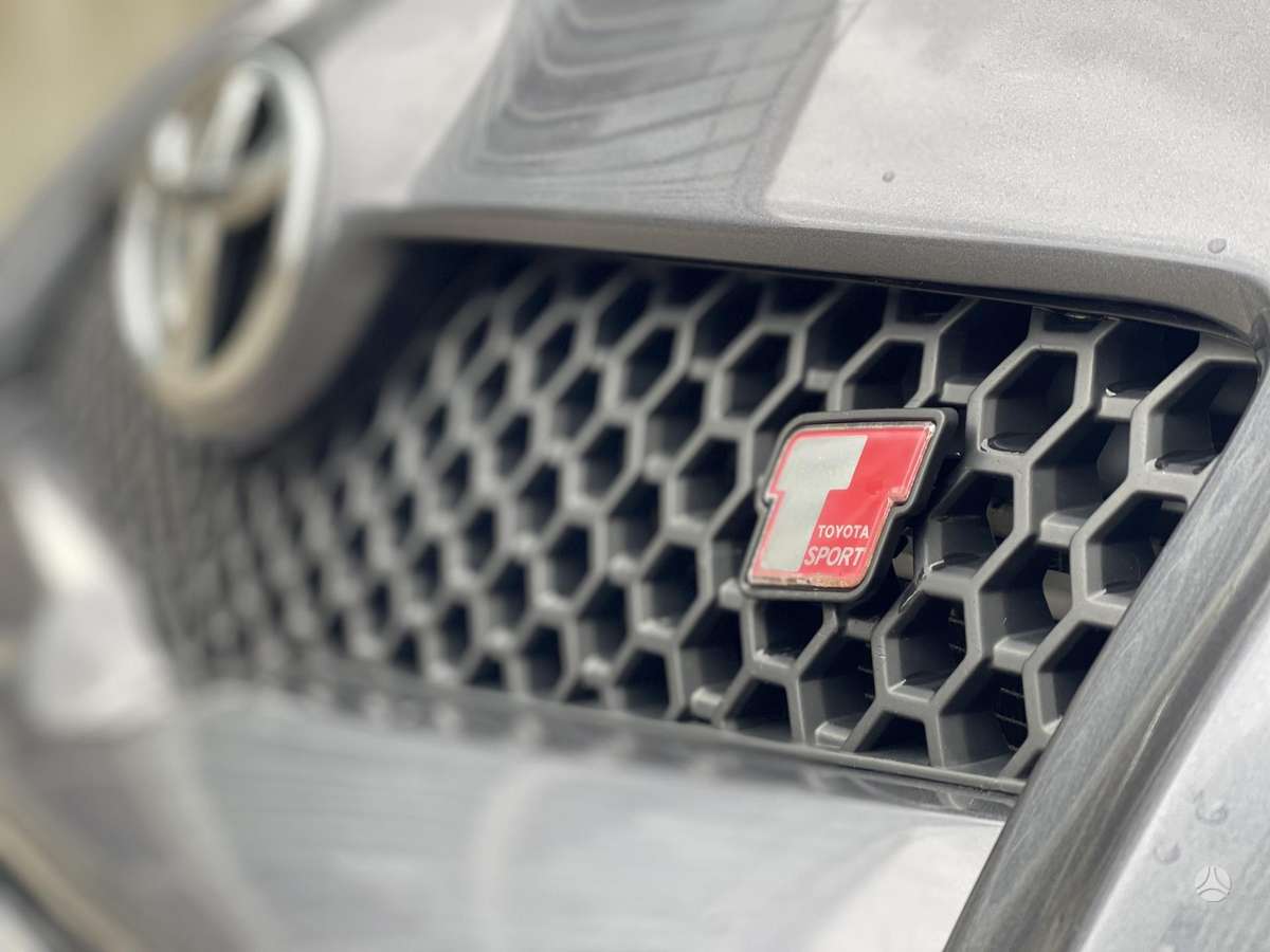 Toyota Yaris - 12