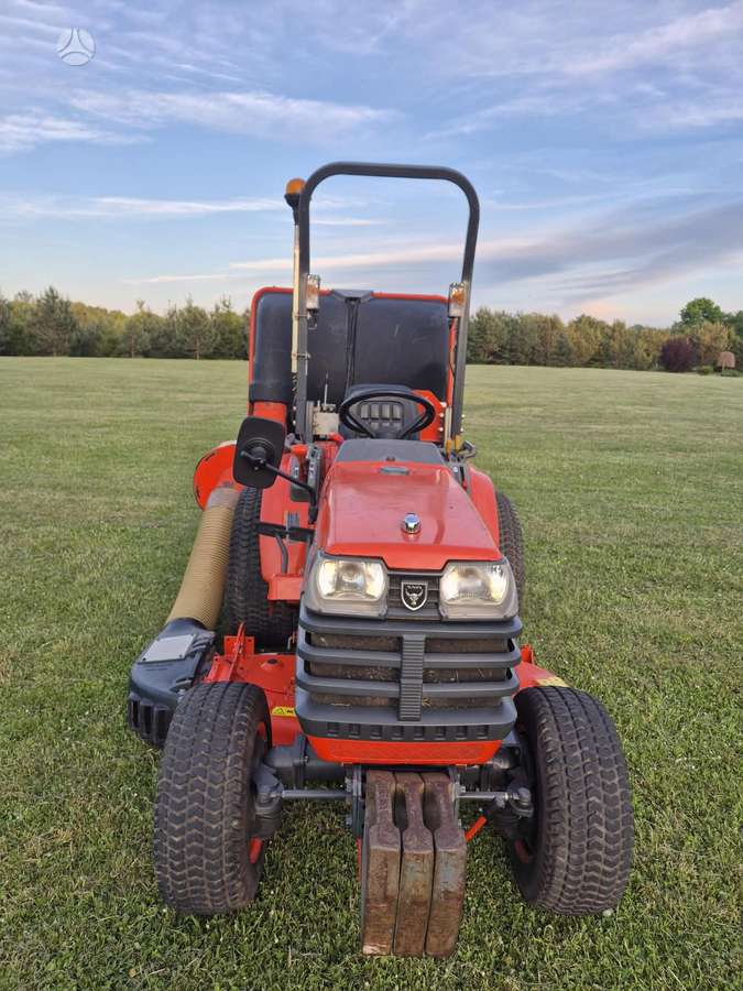 Kubota B2100, садовые тракторы