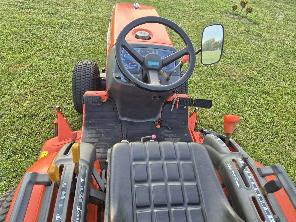 Kubota B2100, garden tractors