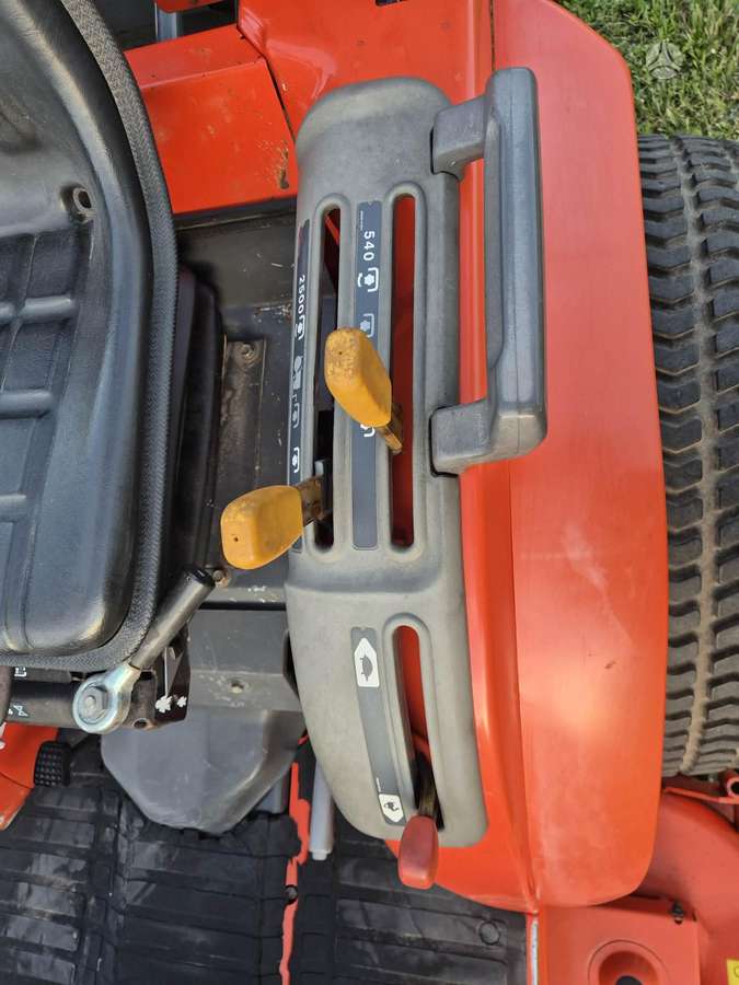 Kubota B2100, garden tractors