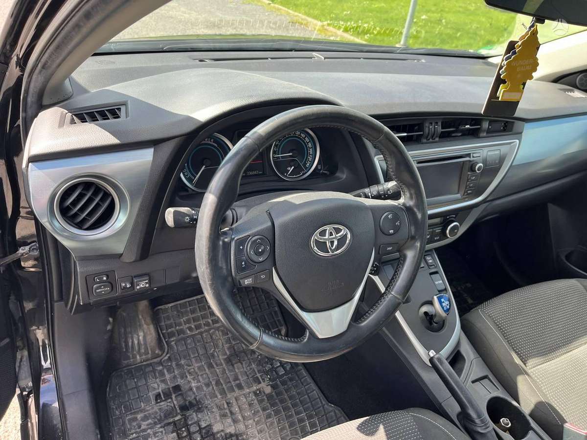 Toyota Auris - 10