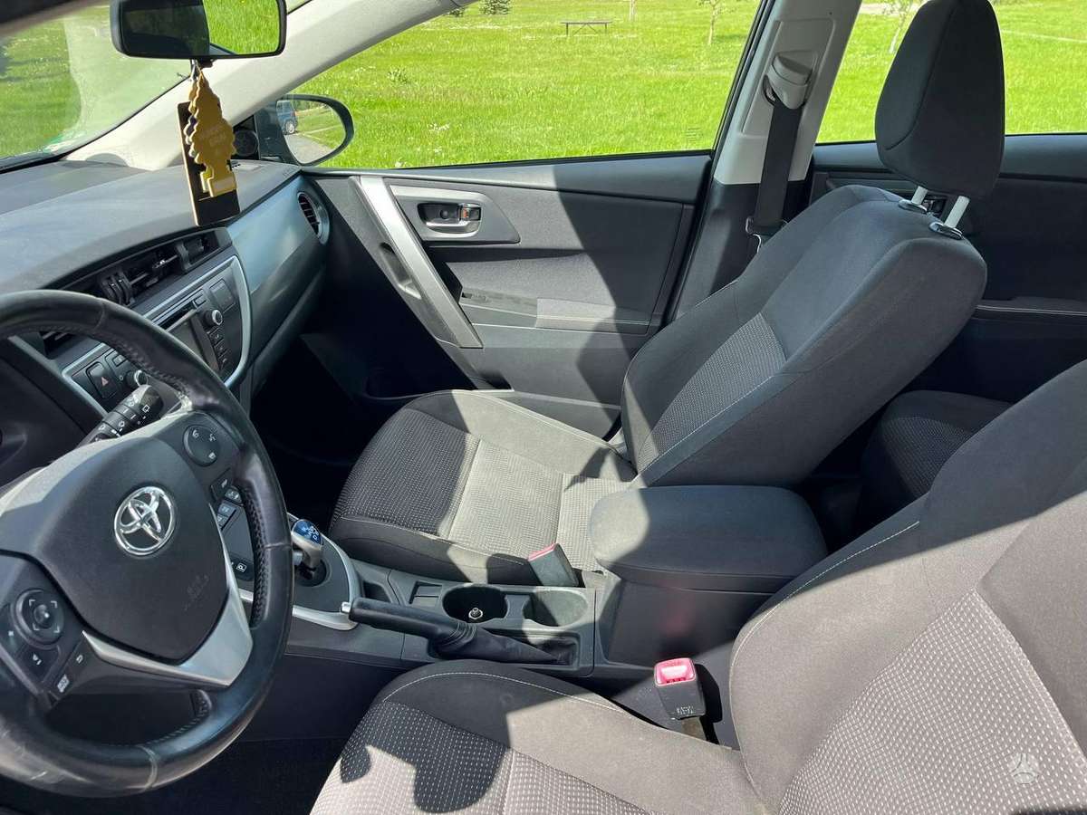 Toyota Auris - 11