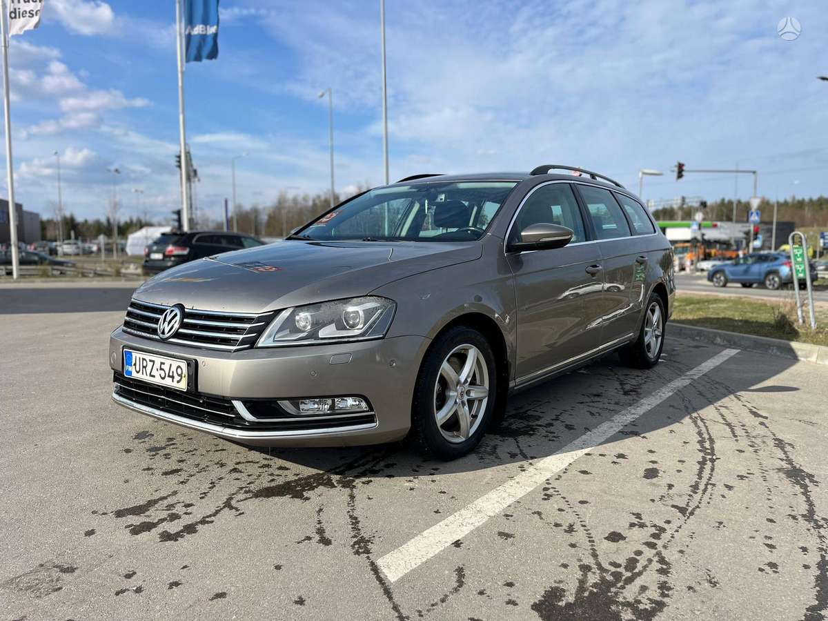 Volkswagen Passat - 1