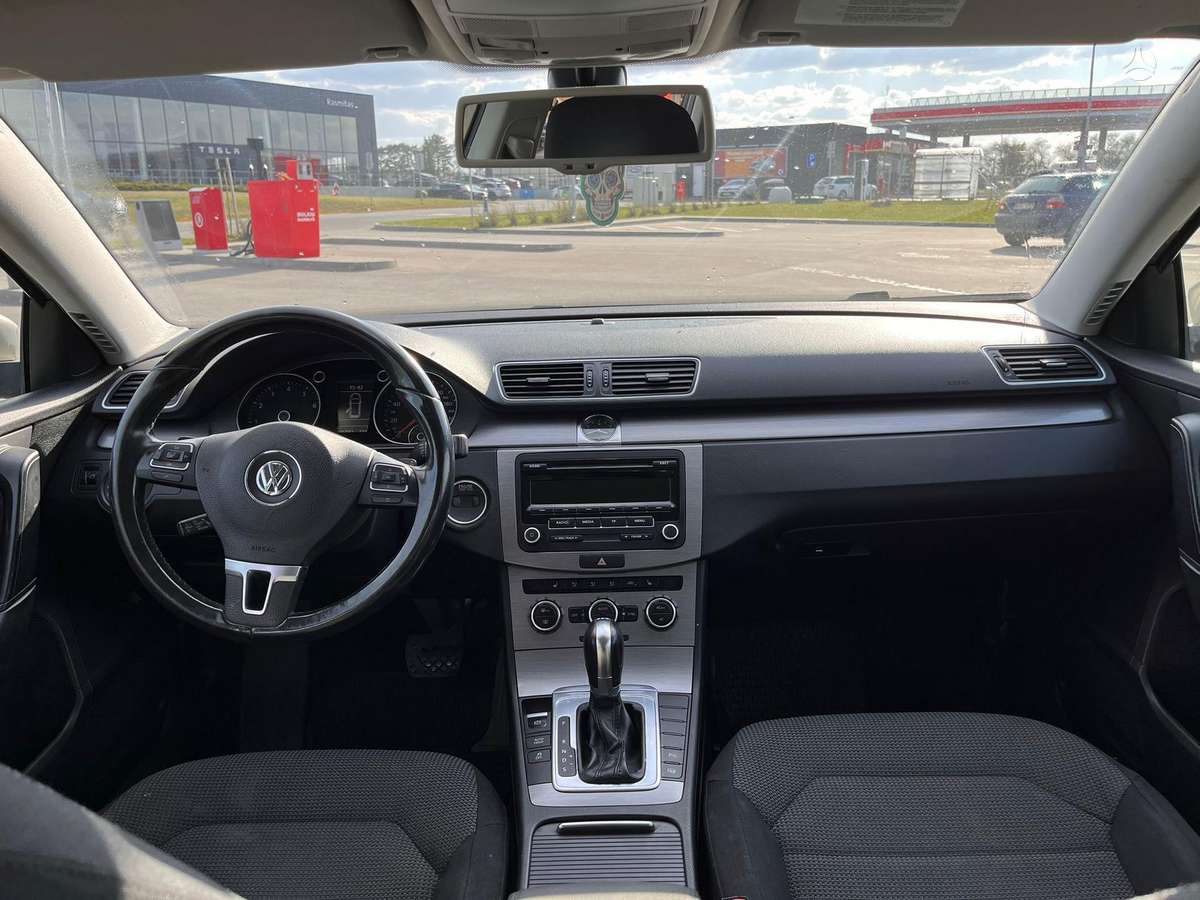 Volkswagen Passat - 8