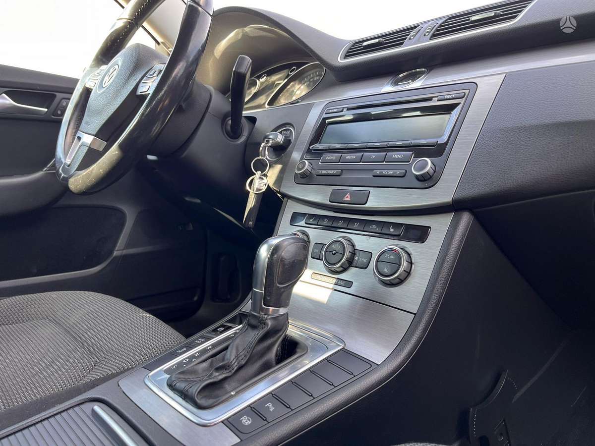 Volkswagen Passat - 9
