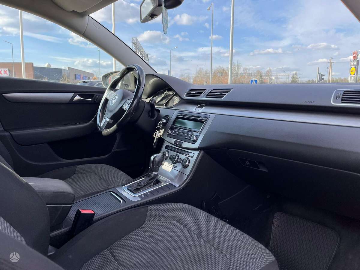 Volkswagen Passat - 10