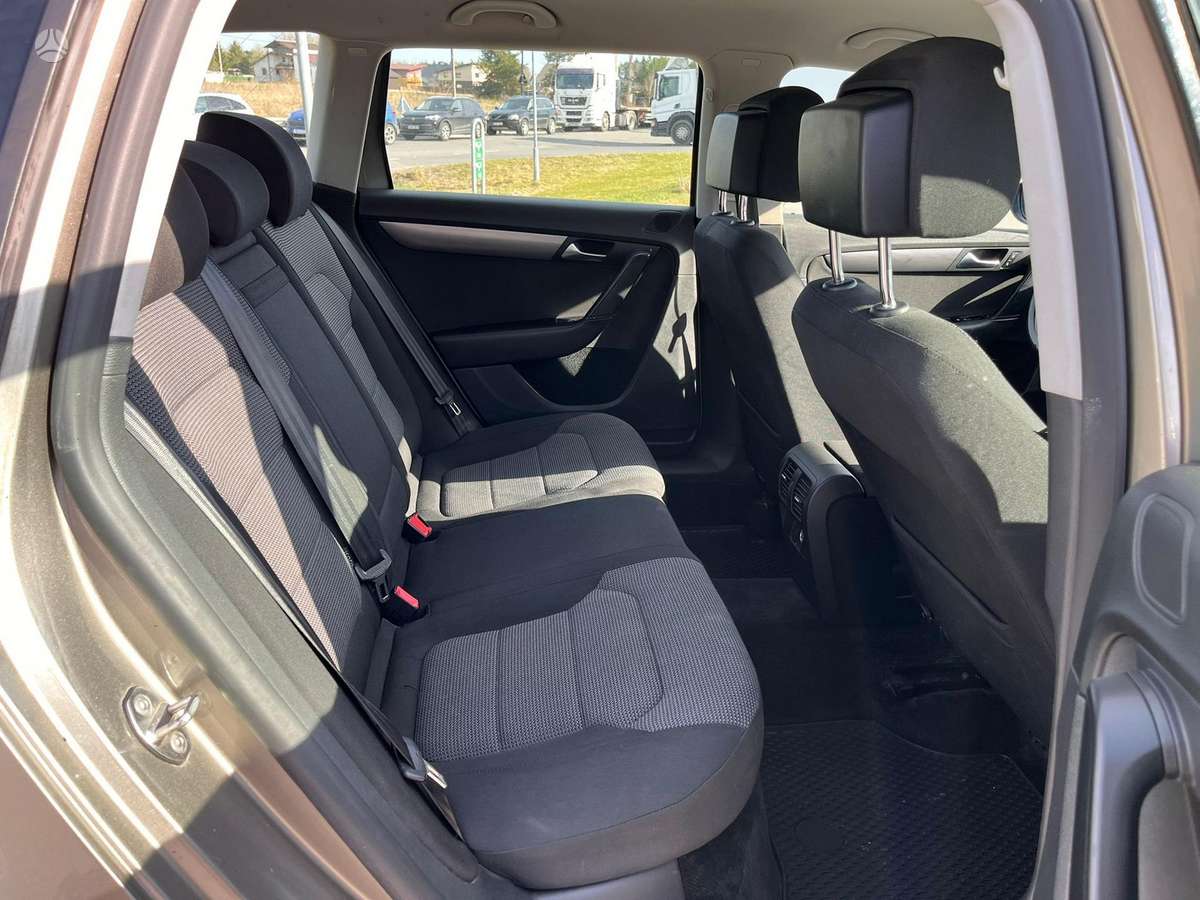 Volkswagen Passat - 11