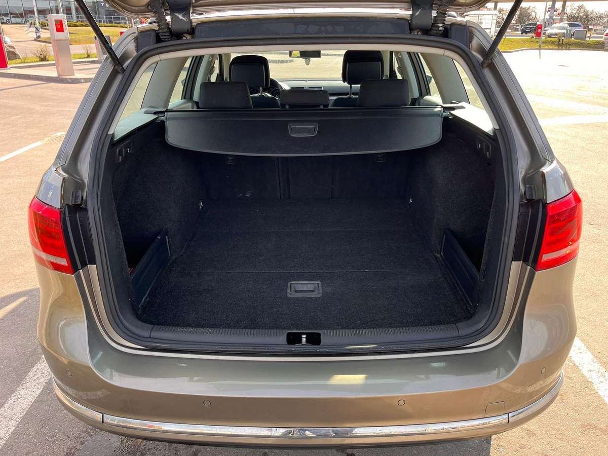 Volkswagen Passat - 12