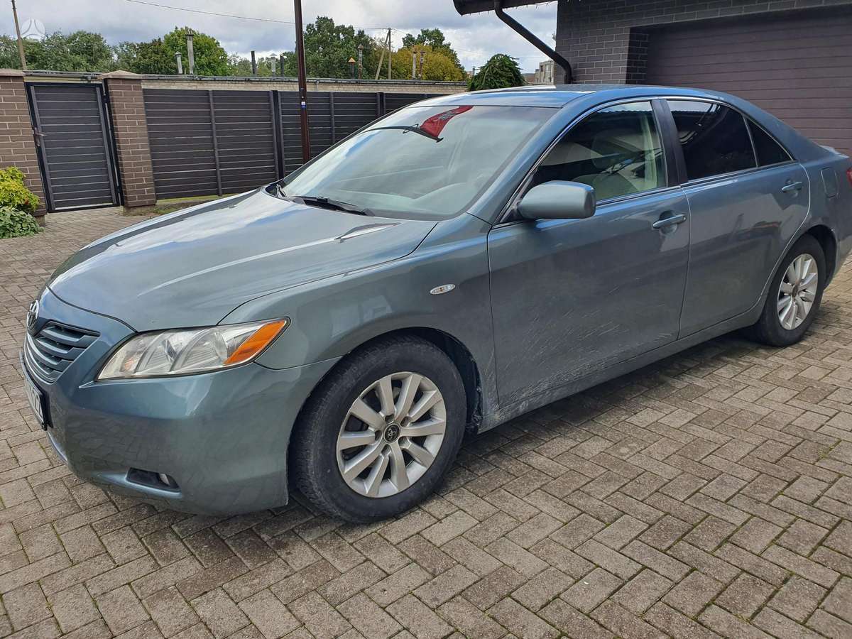Toyota Camry - 2