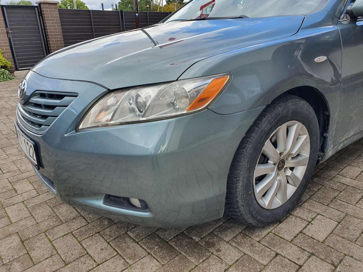 Toyota Camry - 5
