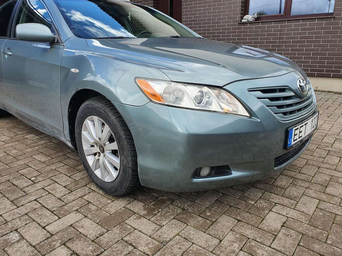 Toyota Camry - 6