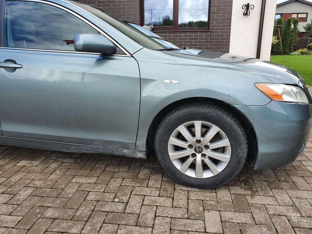 Toyota Camry - 7