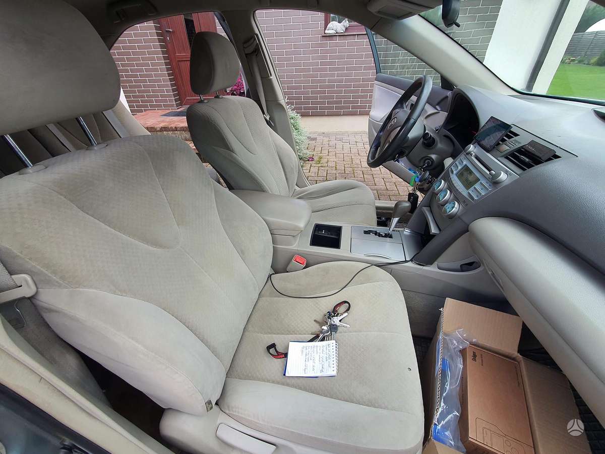 Toyota Camry - 12