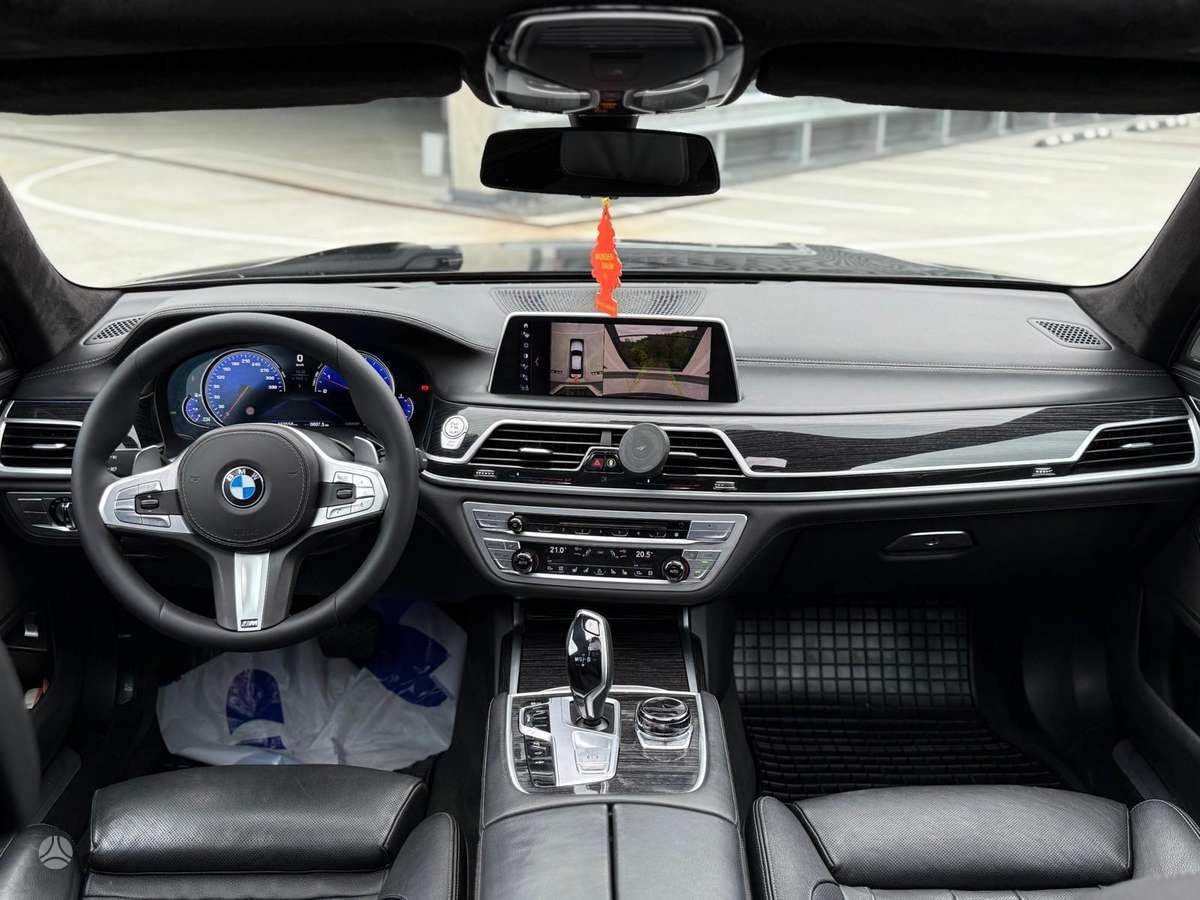 BMW 740, limousine