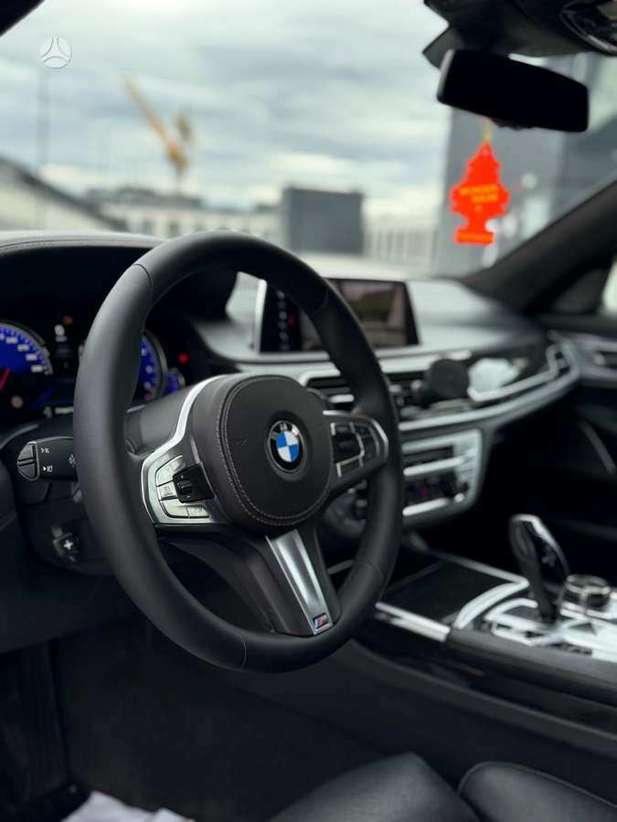BMW 740, Лимузин
