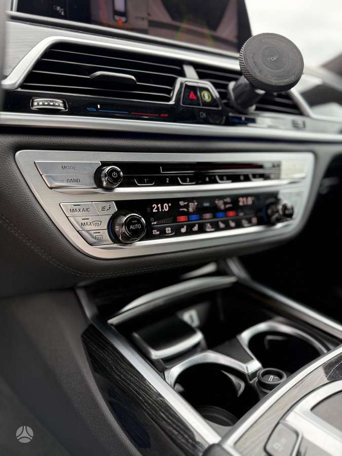 BMW 740, limousine