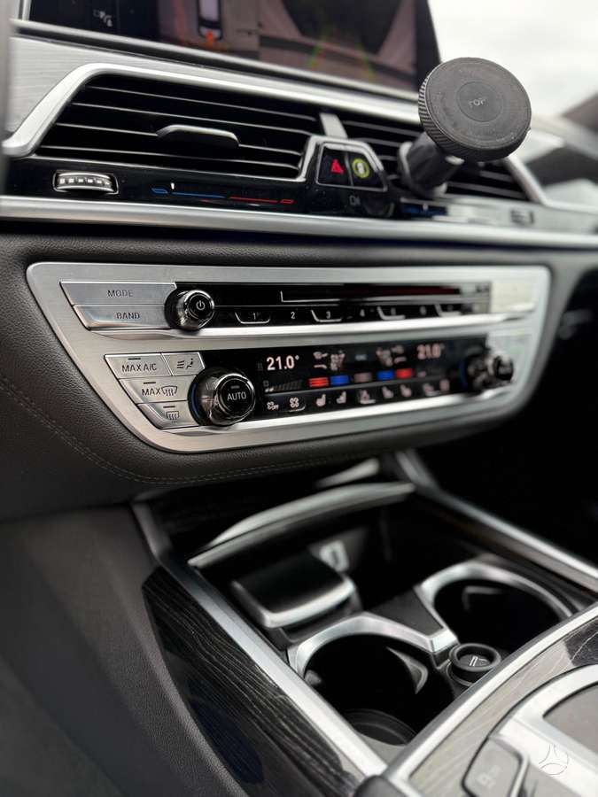 BMW 740, Лимузин