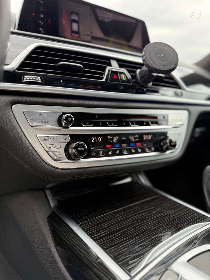 BMW 740, limousine