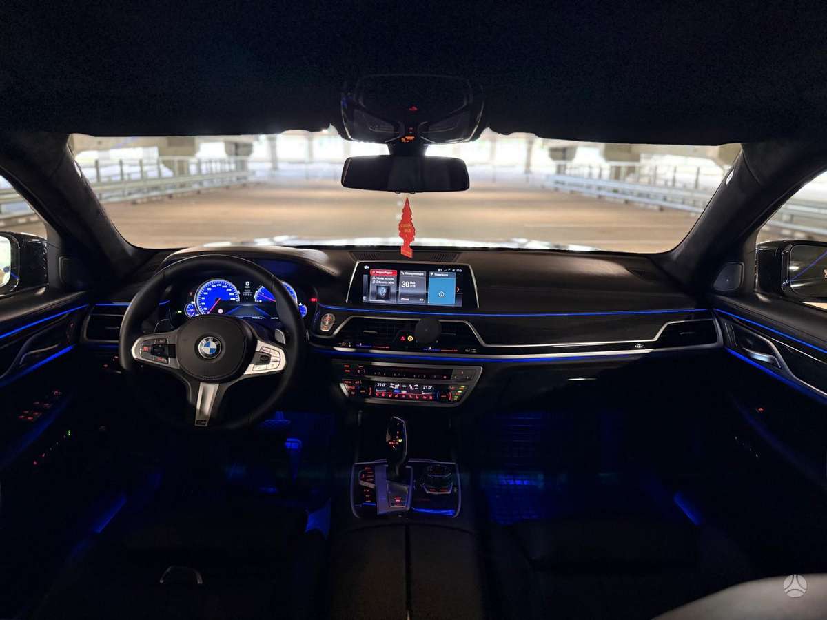 BMW 740, limousine